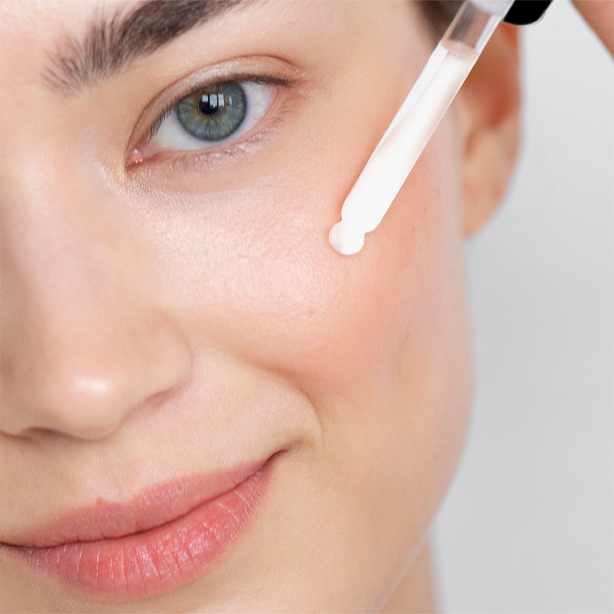 Omega Skin Lab Hydra Shine Sun Serum SPF 50+