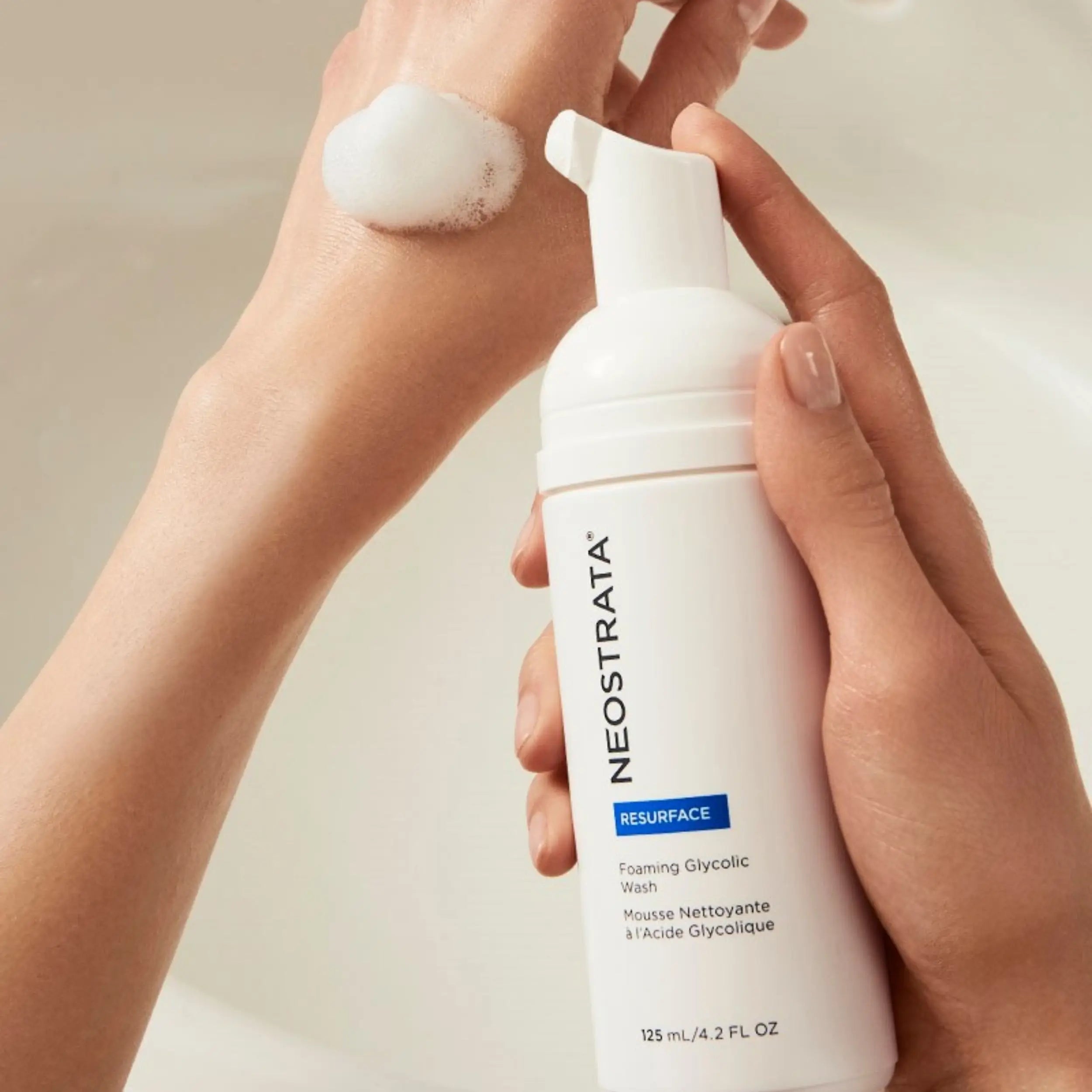 NeoStrata Resurface Glikolik Yüz Yıkama Köpüğü